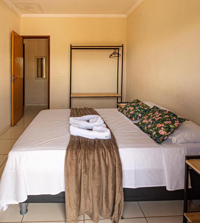 Postel nebo postele na pokoji v ubytování Village Funchal, Lençóis