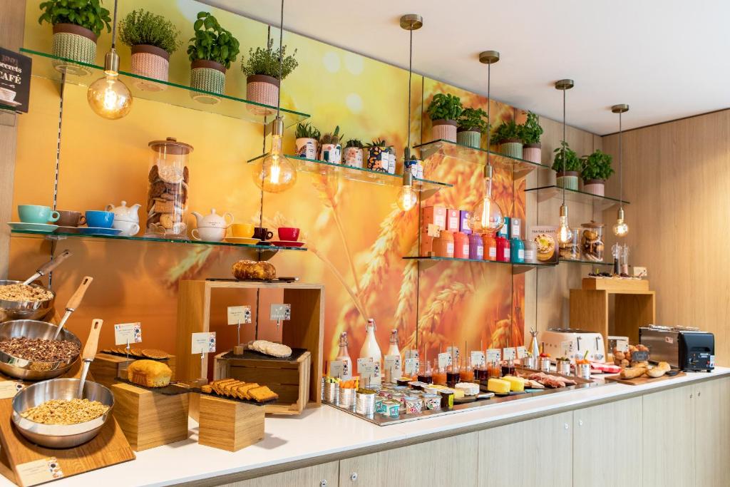a bakery with a buffet of food on display at Residhome Toulouse Ponts Jumeaux in Toulouse