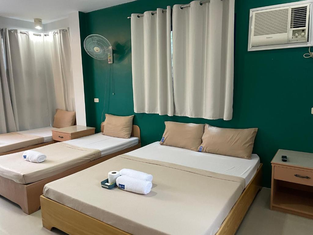 Postel nebo postele na pokoji v ubytování Your Choice Hotel