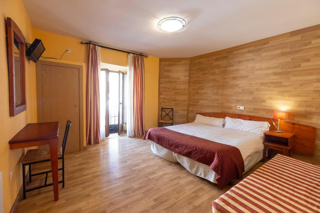 Hostal Restaurante Puerta del Alcázar - Chambre Double Supérieure