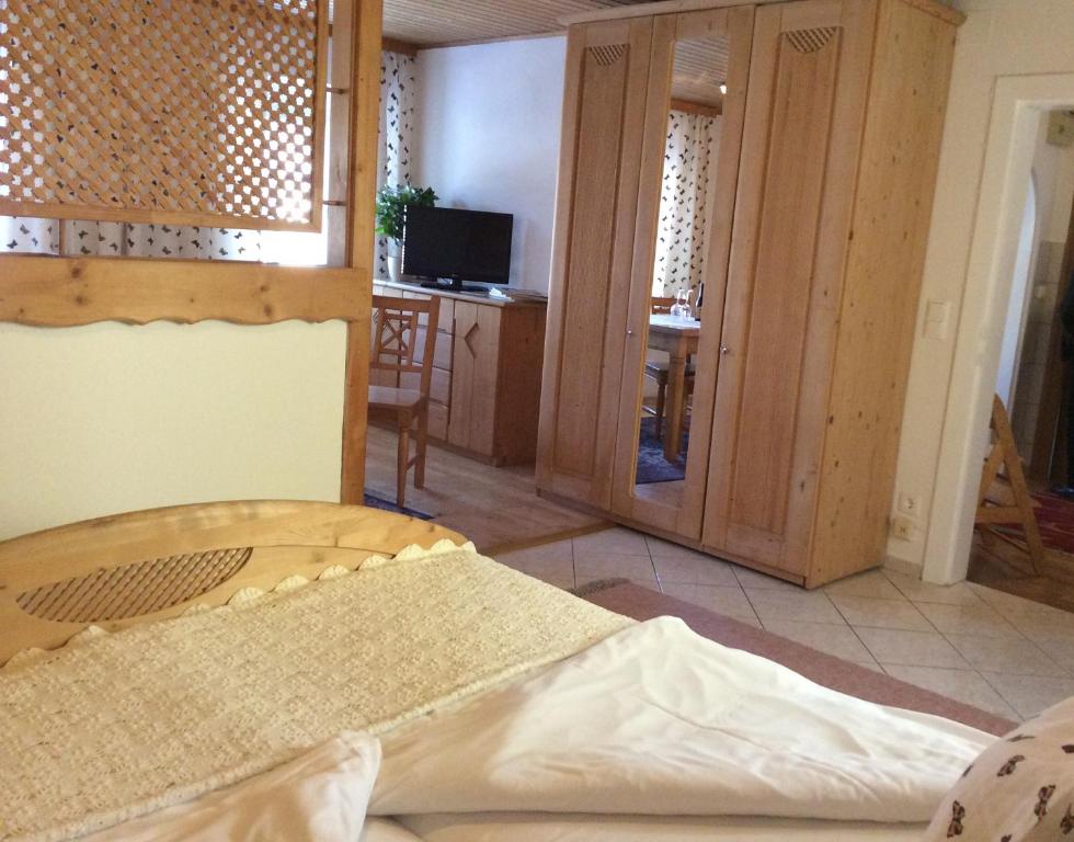 Postel nebo postele na pokoji v ubytování Gasthof zum Goldenen Anker