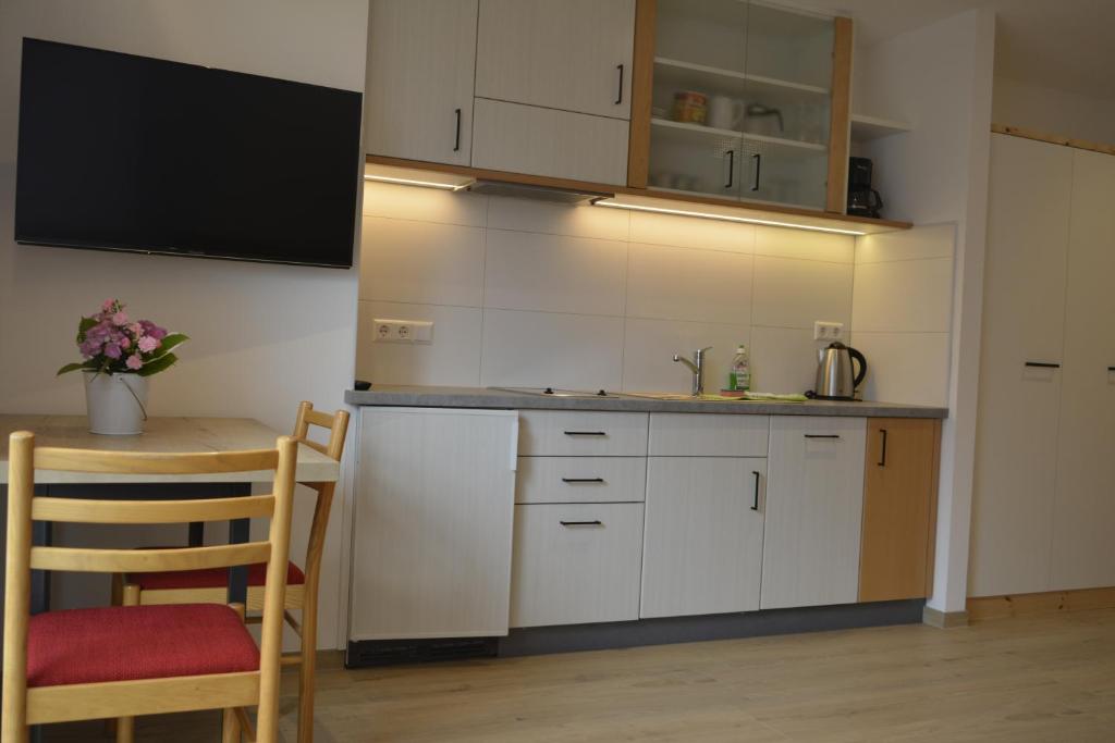 Kuchnia lub aneks kuchenny w obiekcie Haus Talblick "Wallbug" Ferienwohnung 1