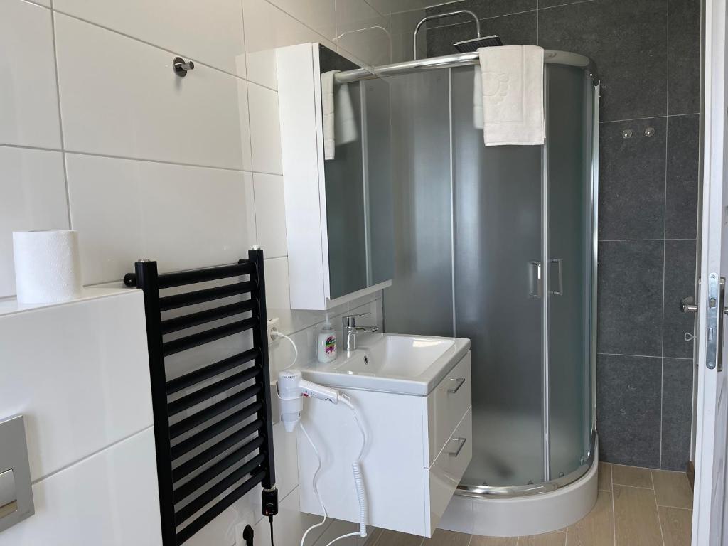 Koupelna v ubytování Helgrindur Guesthouse