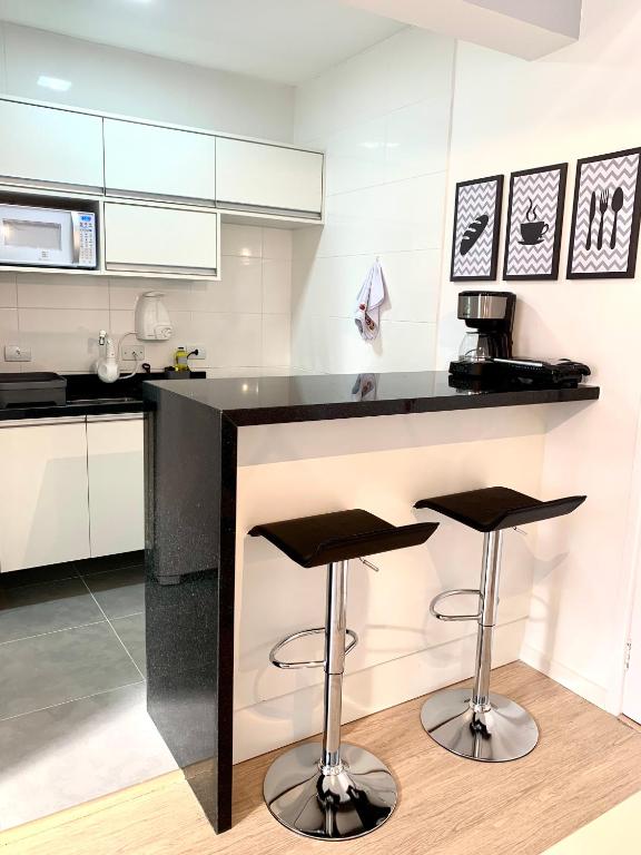 1103- Apartamento Encantador, amplo e decorado, mobiliario moderno, cozinha completa com utensílios , Excelente vista da cidade e localização privelegiada no bairro Bigorrilho - Departamento