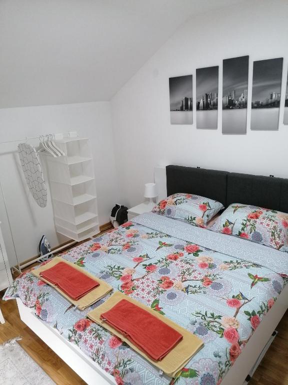 a bedroom with a bed with towels on it at Nenadovic Apartman in Obrenovac