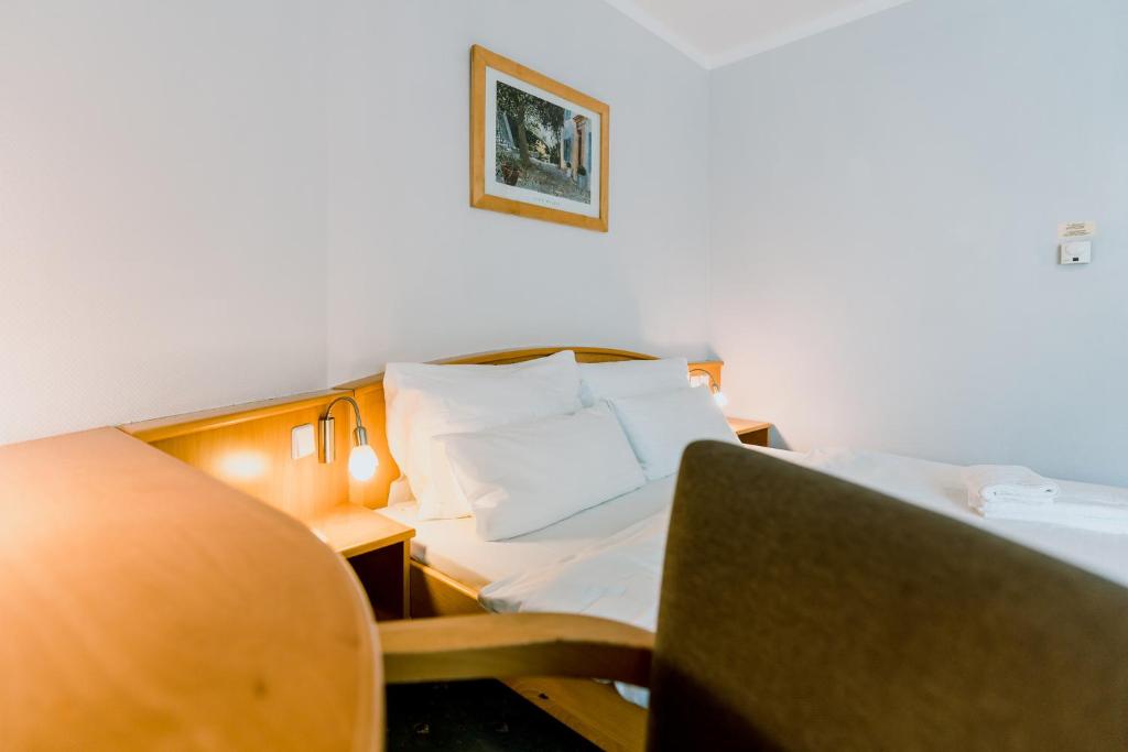 Postel nebo postele na pokoji v ubytování Prachárna Park Hotel Olomouc