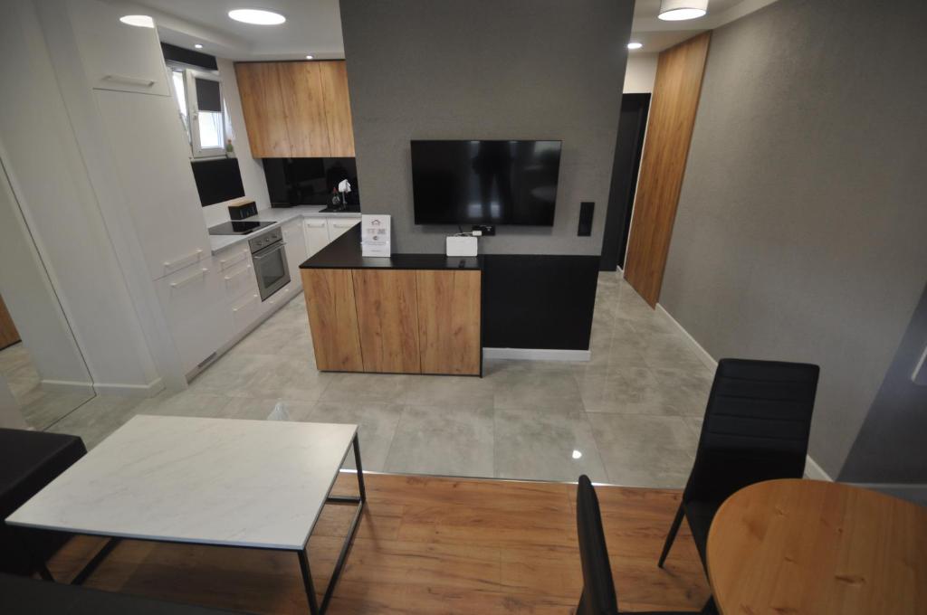 Kuchyňa alebo kuchynka v ubytovaní JDK Apartamenty Mickiewicza 34m2 4-osobowy