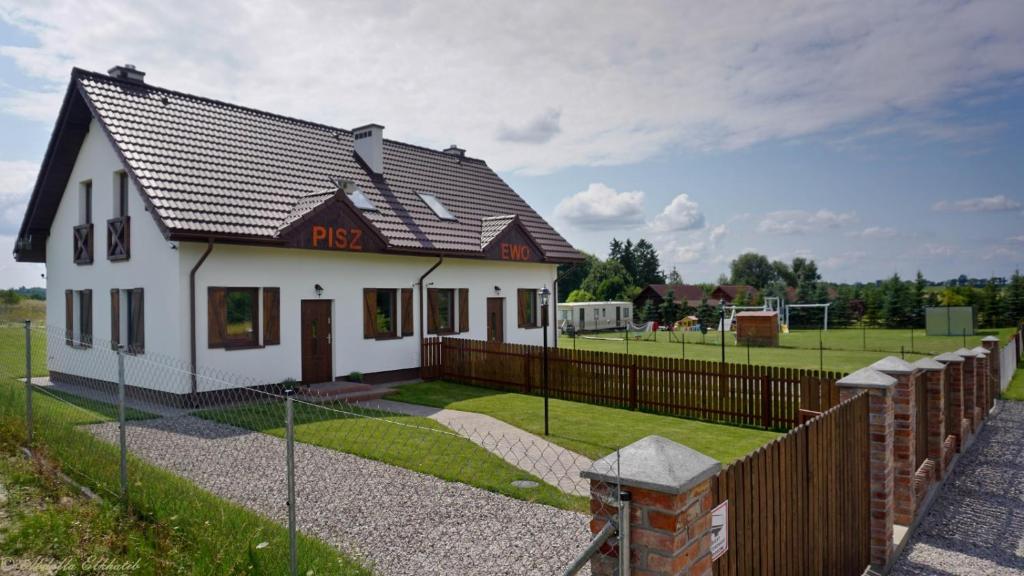 Całoroczne domki nad jeziorem Luterskim - Casa De Tres Dormitorios