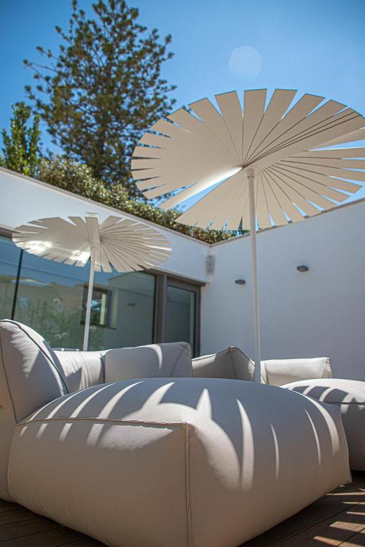 A seating area at Ognissanti Restaurant Spa Hotel Rooftop