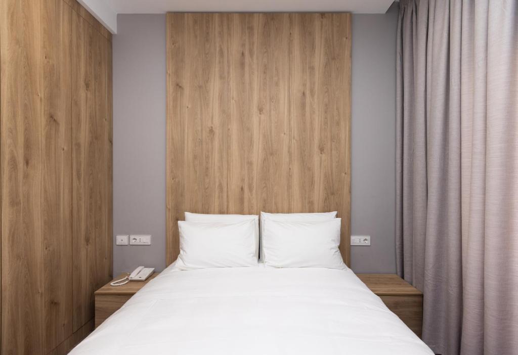 Postel nebo postele na pokoji v ubytování Habitat Hotel Tirana