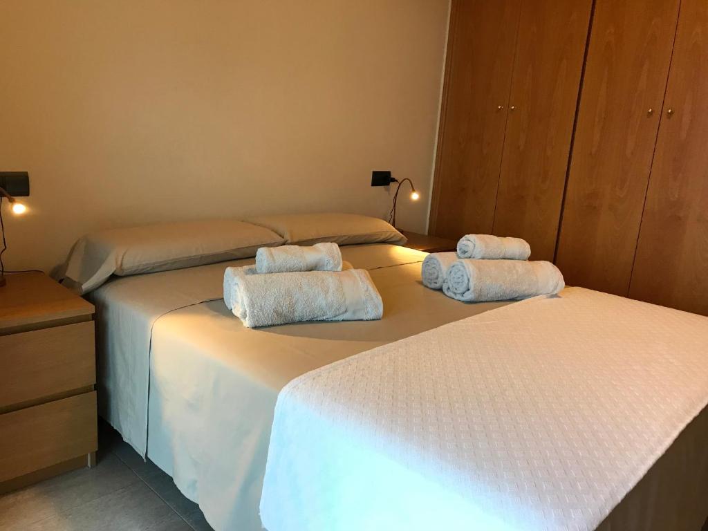 Postel nebo postele na pokoji v ubytování Precioso ático en complejo residencial con piscina