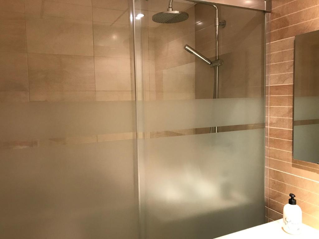 Koupelna v ubytování Precioso ático en complejo residencial con piscina