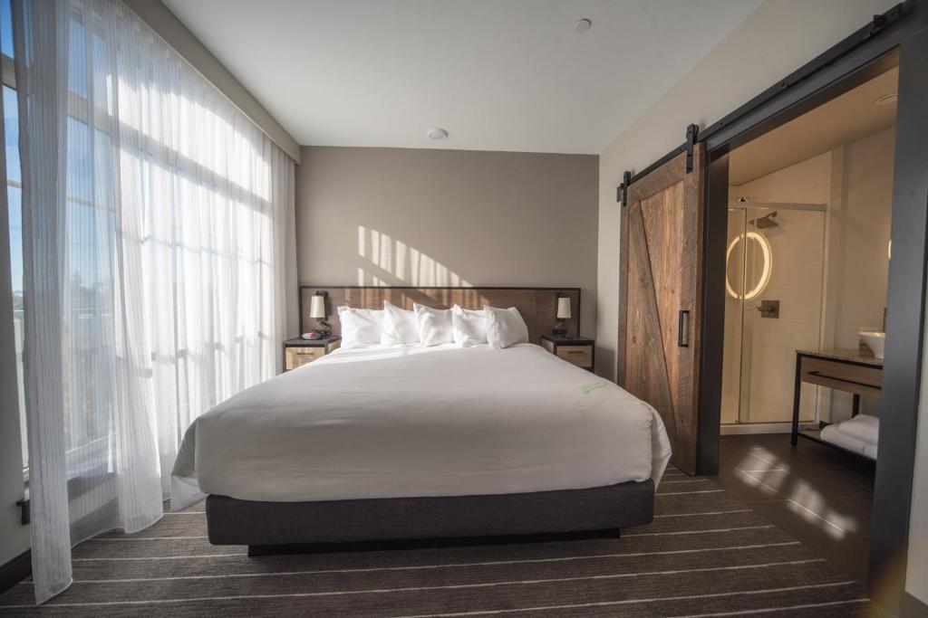 Postel nebo postele na pokoji v ubytování Hotel Windrow Downtown Ellensburg