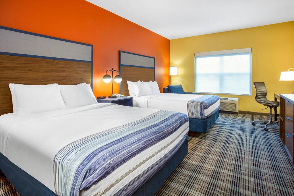AmericInn by Wyndham Fulton Clinton - Queen Room With Two Queen Beds - Non-Smoking
