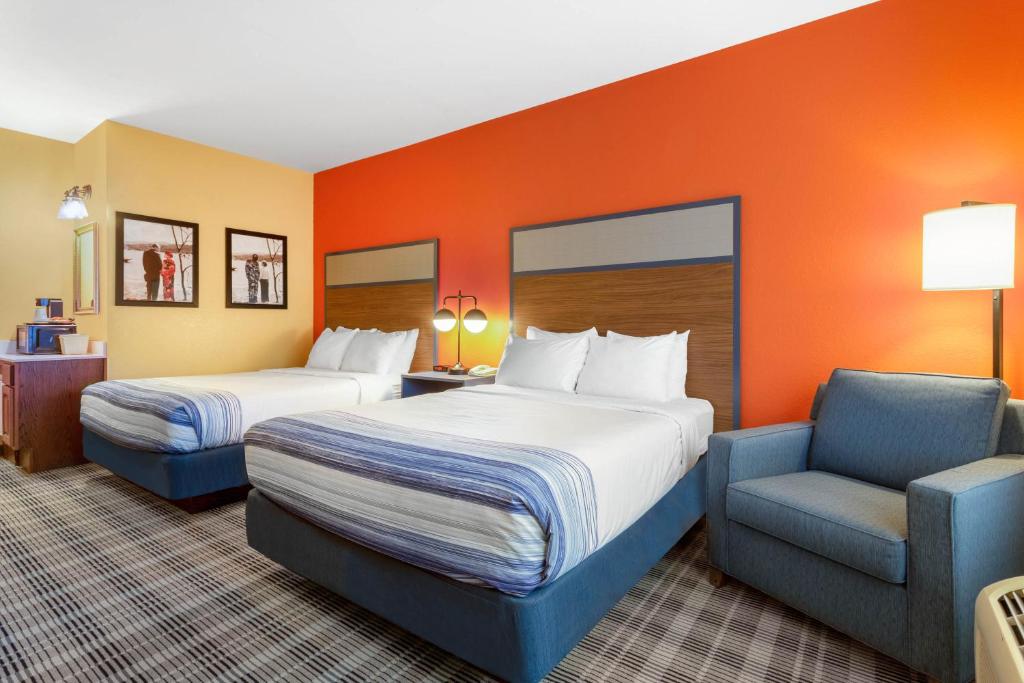 AmericInn by Wyndham Fulton Clinton - Deluxe Queen Room - Mobility Access/Non-Smoking