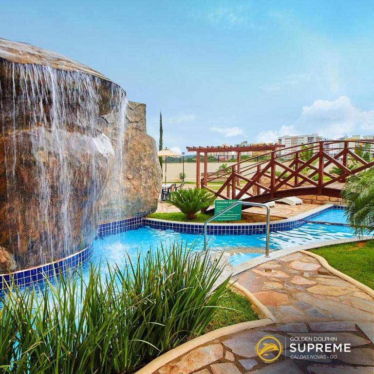 A piscina localizada em GOLDEN DOLPHIN Resort - Grand & Express - Caldas Novas - COM TV A CABO - Aguas Termais ou nos arredores