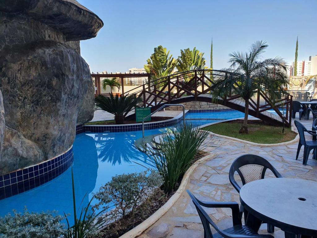 A piscina localizada em GOLDEN DOLPHIN Resort - Grand & Express - Caldas Novas - COM TV A CABO - Aguas Termais ou nos arredores