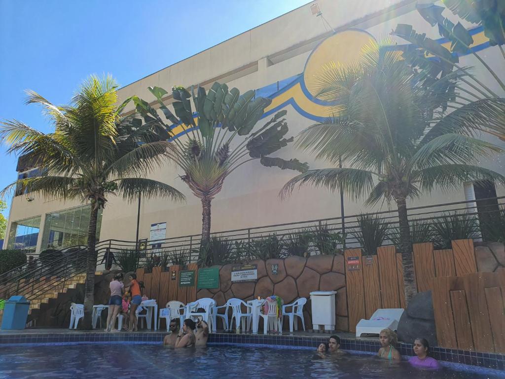 A piscina localizada em GOLDEN DOLPHIN Resort - Grand & Express - Caldas Novas - COM TV A CABO - Aguas Termais ou nos arredores