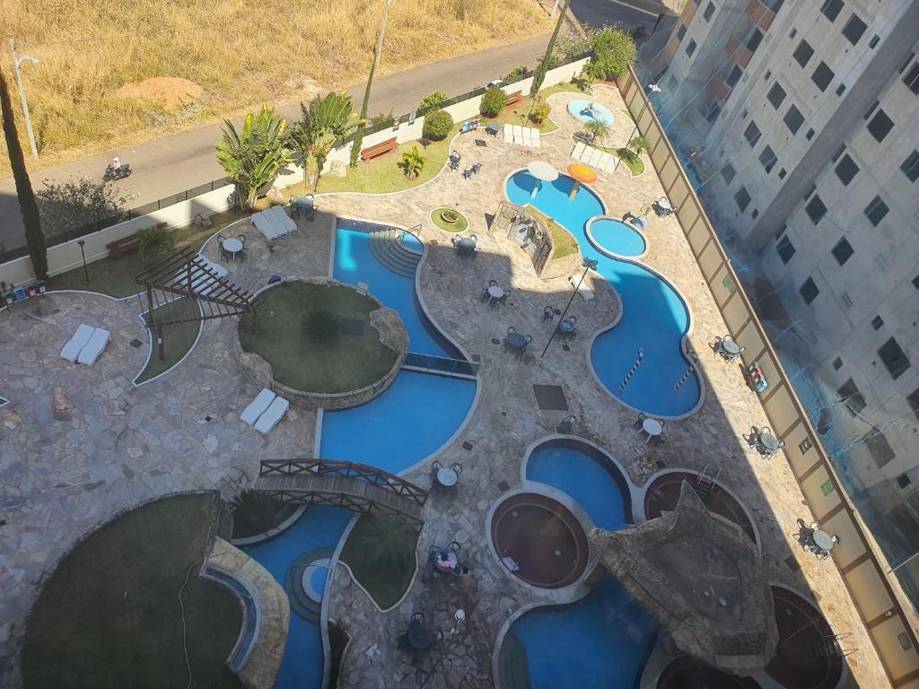 A piscina localizada em GOLDEN DOLPHIN Resort - Grand & Express - Caldas Novas - COM TV A CABO - Aguas Termais ou nos arredores