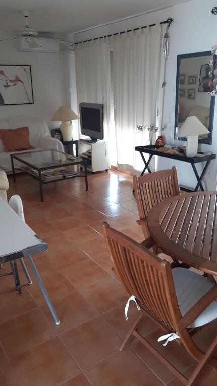 Apartamento dos dormitorios en Urbanizacion Playa de Baria I ...