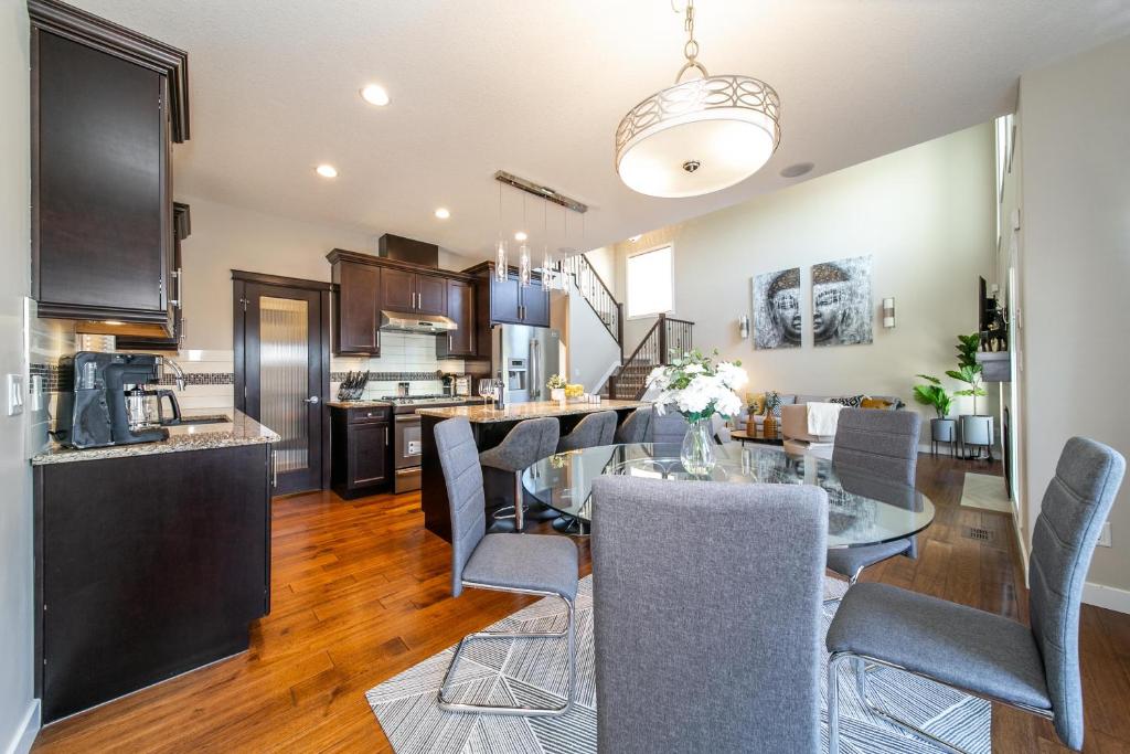 HUGE Luxury Home - Games Room - Double Garage & Fast Wi-Fi - Free Netflix - Maison De Quatre Chambres