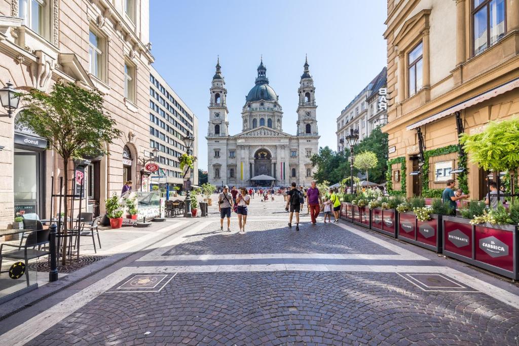 Hostia v ubytovaní Basilika view Imperial Suite -SAS street -NEED RESERVATION FOR FREE PARKING