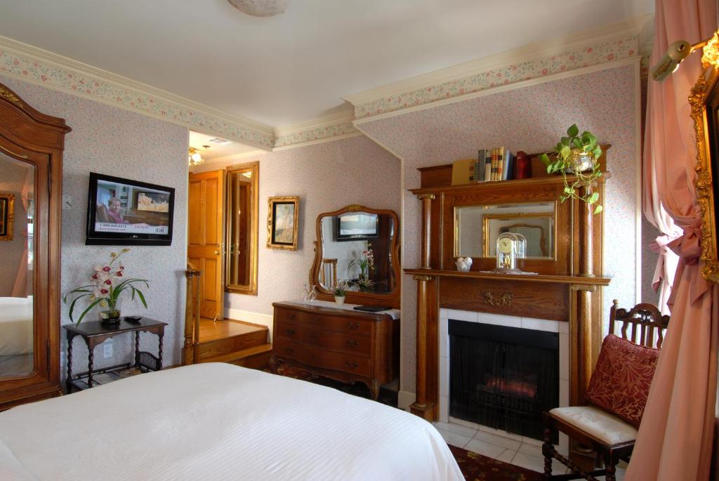 Doryman's Oceanfront Inn - Double Room With Sea View