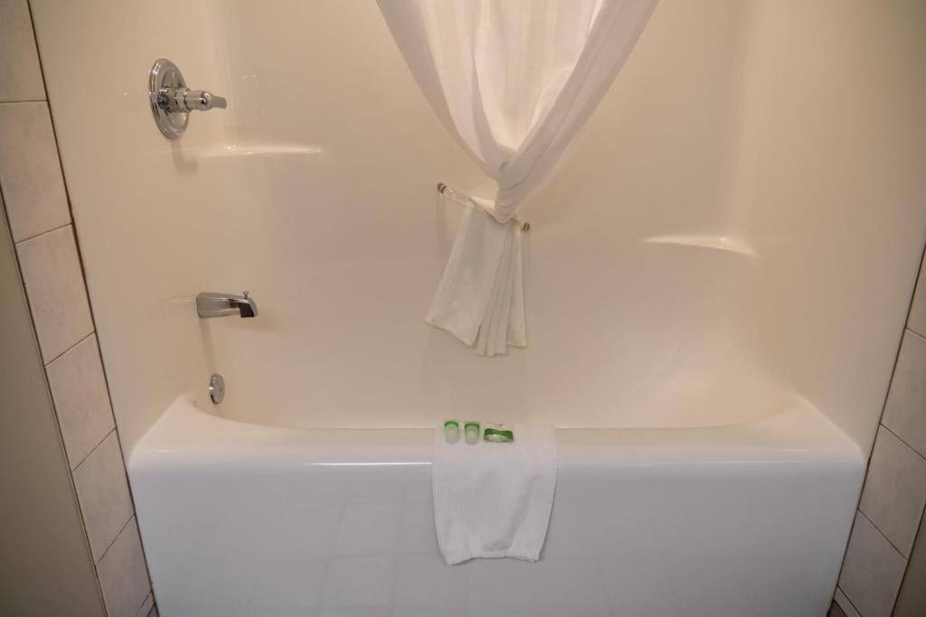 Pocaterra Inn & Waterslide - Resim 21