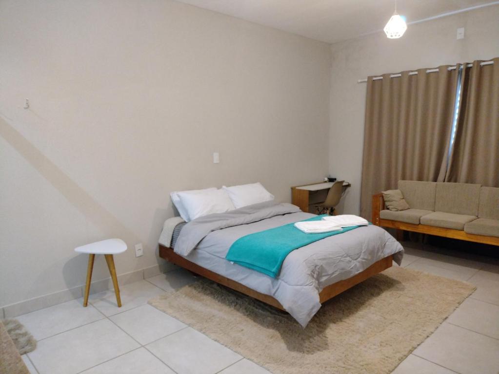 Casa inteira, grande suíte, dois chuveiros, sala ,cozinha e garagem privativa total conforto, MELHOR QUE HOTEL!