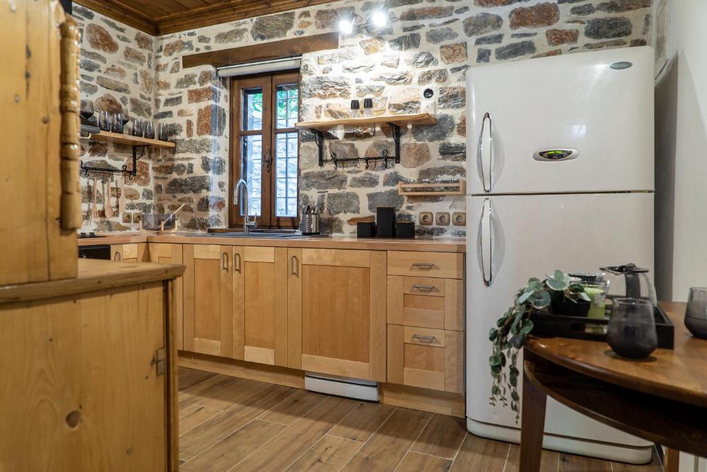 Kuchnia lub aneks kuchenny w obiekcie Helene Eco Luxury Villa