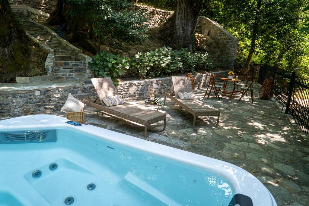 Basen w obiekcie Helene Eco Luxury Villa lub w pobliżu