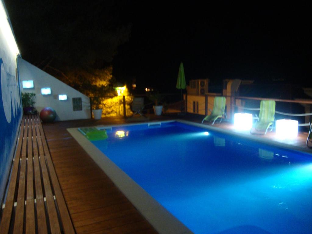 Bazén v ubytování Apartments Mistral nebo v jeho okolí