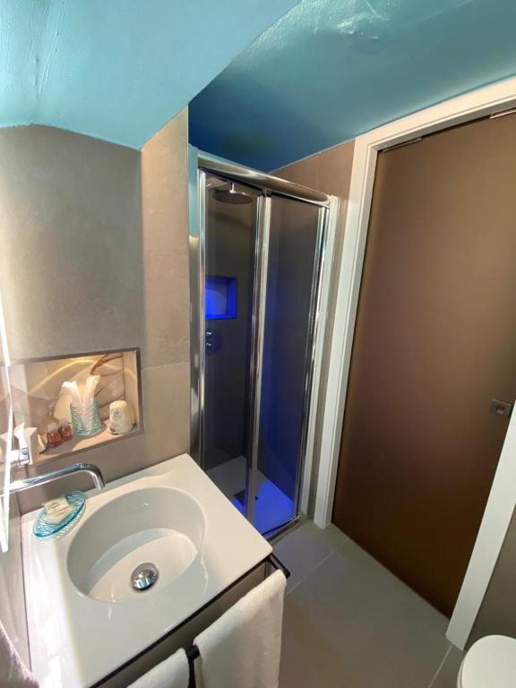 a bathroom with a sink and a shower at Sogno D'Epoca 1822 in Monopoli
