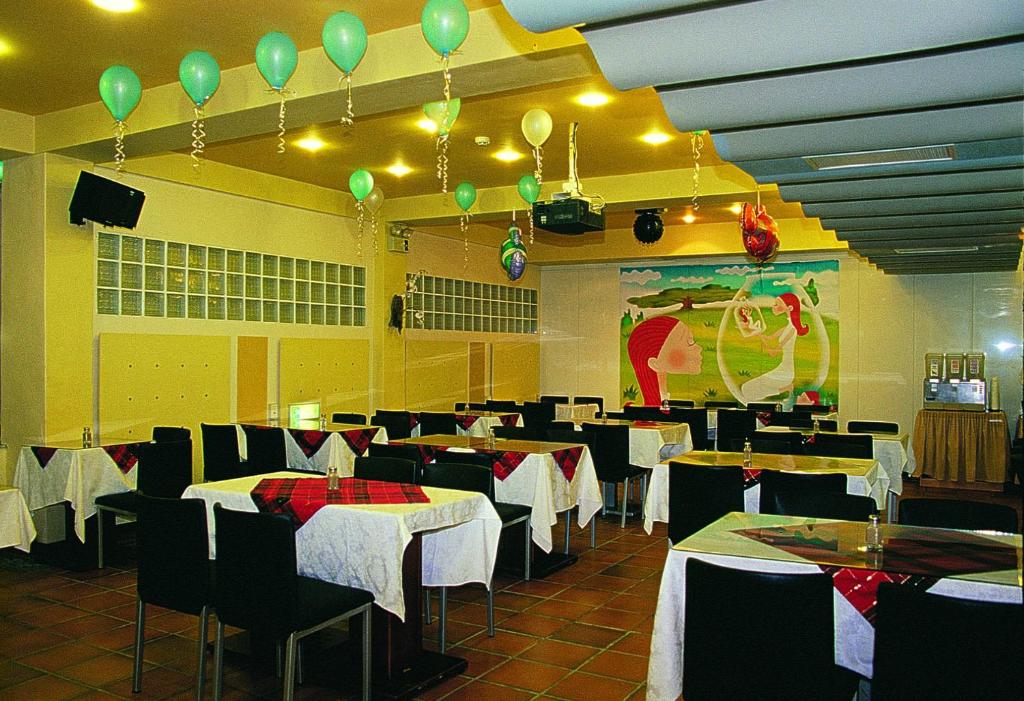 Restaurace v ubytování Tian Long Hotel