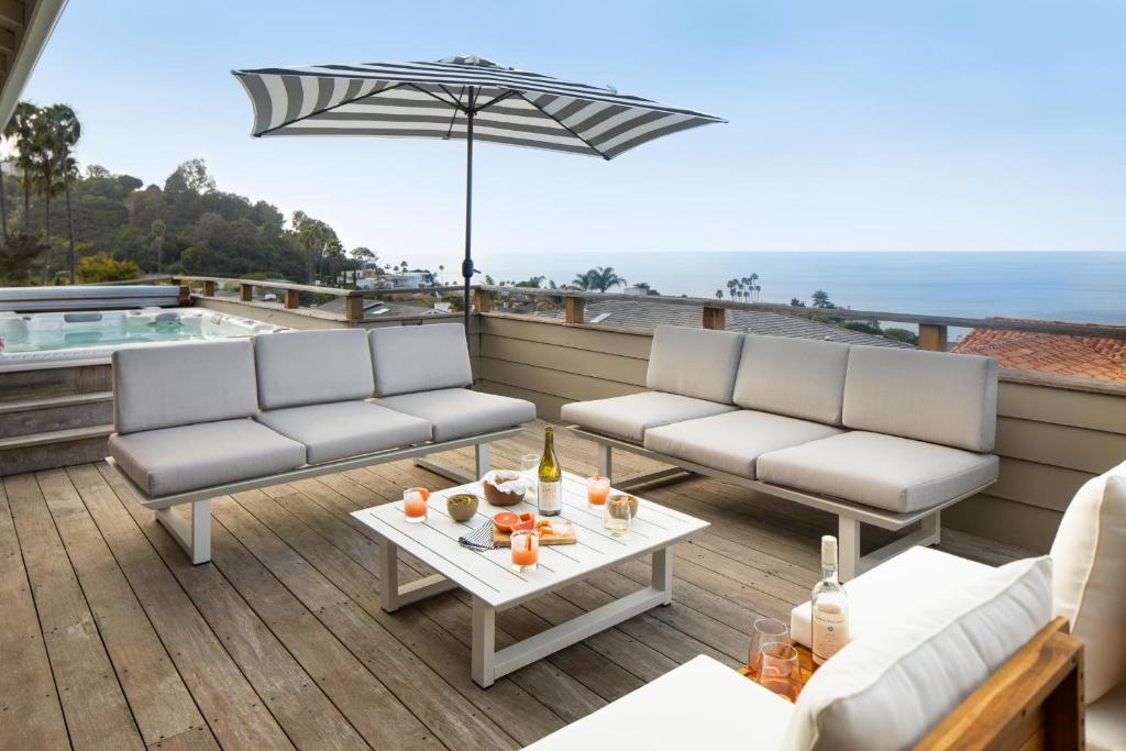 Parasol - Hilltop Ocean View Escape w Spa & Pool Table