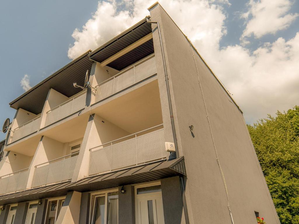 Budova, kde se aparthotel nachází
