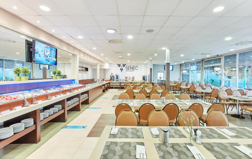 TV a/nebo společenská místnost v ubytování Hotel Senec Aqua Resort - Family friendly