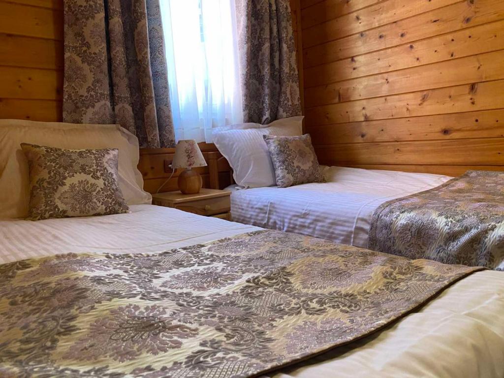 Postel nebo postele na pokoji v ubytování Alpin Borovets, Алпин Боровец