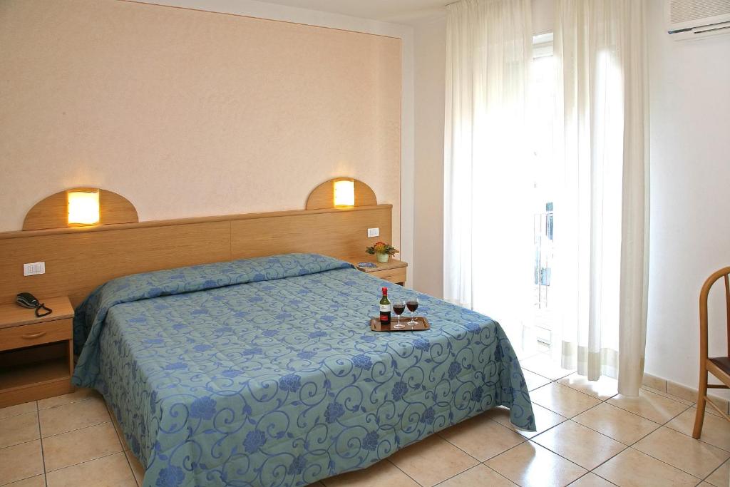 Postel nebo postele na pokoji v ubytování Hotel Marina