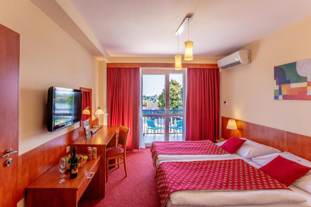 TV a/nebo společenská místnost v ubytování Hotel Senec Aqua Resort - Family friendly