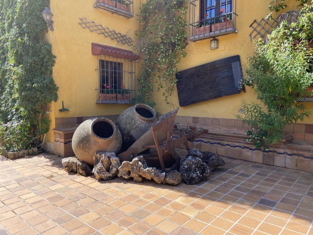 un edificio con dos grandes tuberías de hormigón delante de él en Cortijo rural Archidona, en Archidona