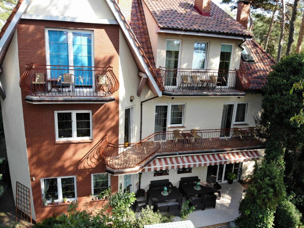 an aerial view of a house with balconies at Ośrodek Varia in Mielno