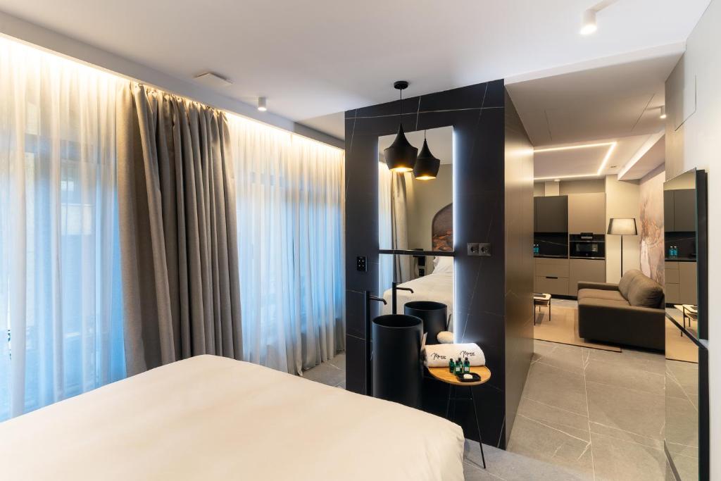 Postel nebo postele na pokoji v ubytování Mauro Suites