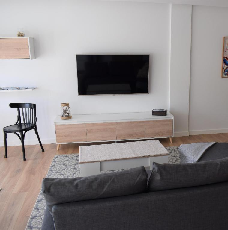 Televízia a/alebo spoločenská miestnosť v ubytovaní Nuevo apartamento céntrico junto al mar