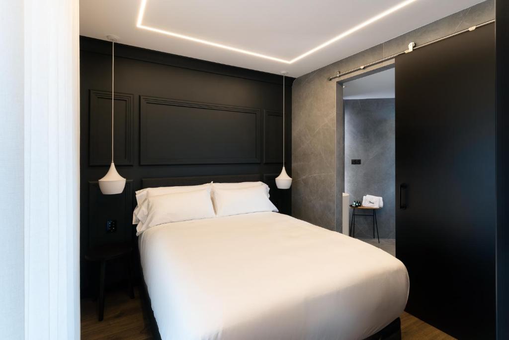 Postel nebo postele na pokoji v ubytování Mauro Suites