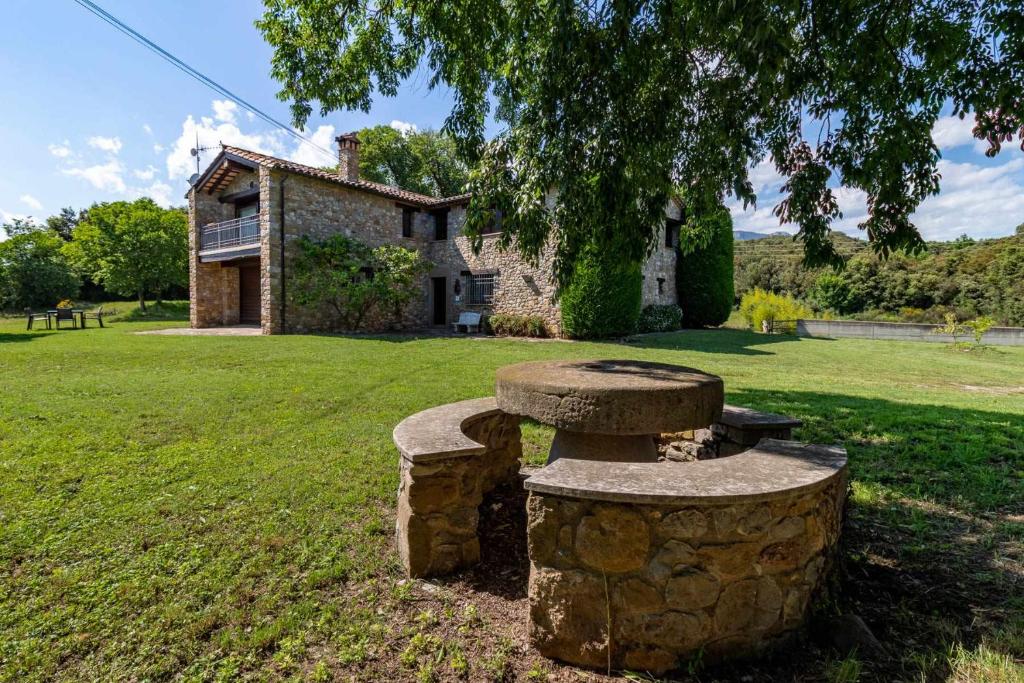 Vonkajšia záhrada v ubytovaní Mas Aimà Casa rural en la Garrotxa