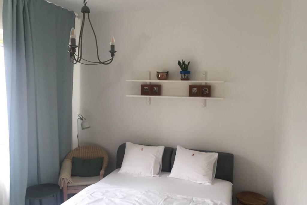 Ένα ή περισσότερα κρεβάτια σε δωμάτιο στο A Cosy Studio in the City Centre