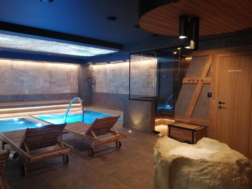 Bazén v ubytovaní Hotel Sitno Forest Resort - Family friendly alebo v jeho blízkosti