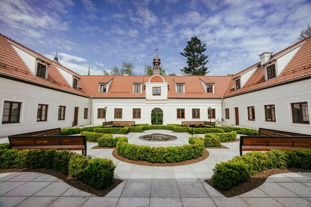 an exterior view of a building with a courtyard at Pałacyk Potockiego in Braniewo