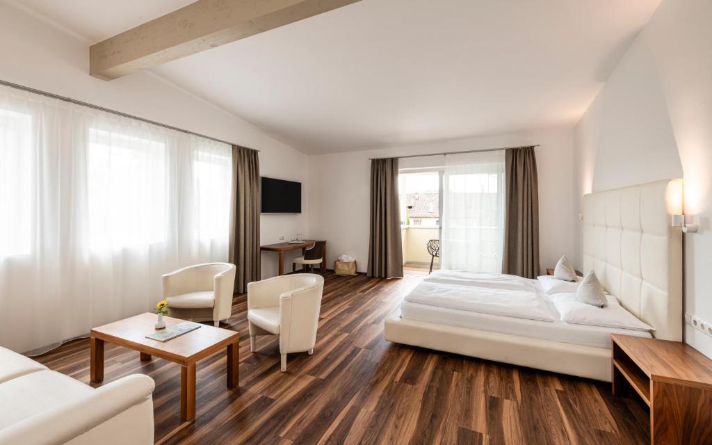 Postel nebo postele na pokoji v ubytování Hotel Mandelhof